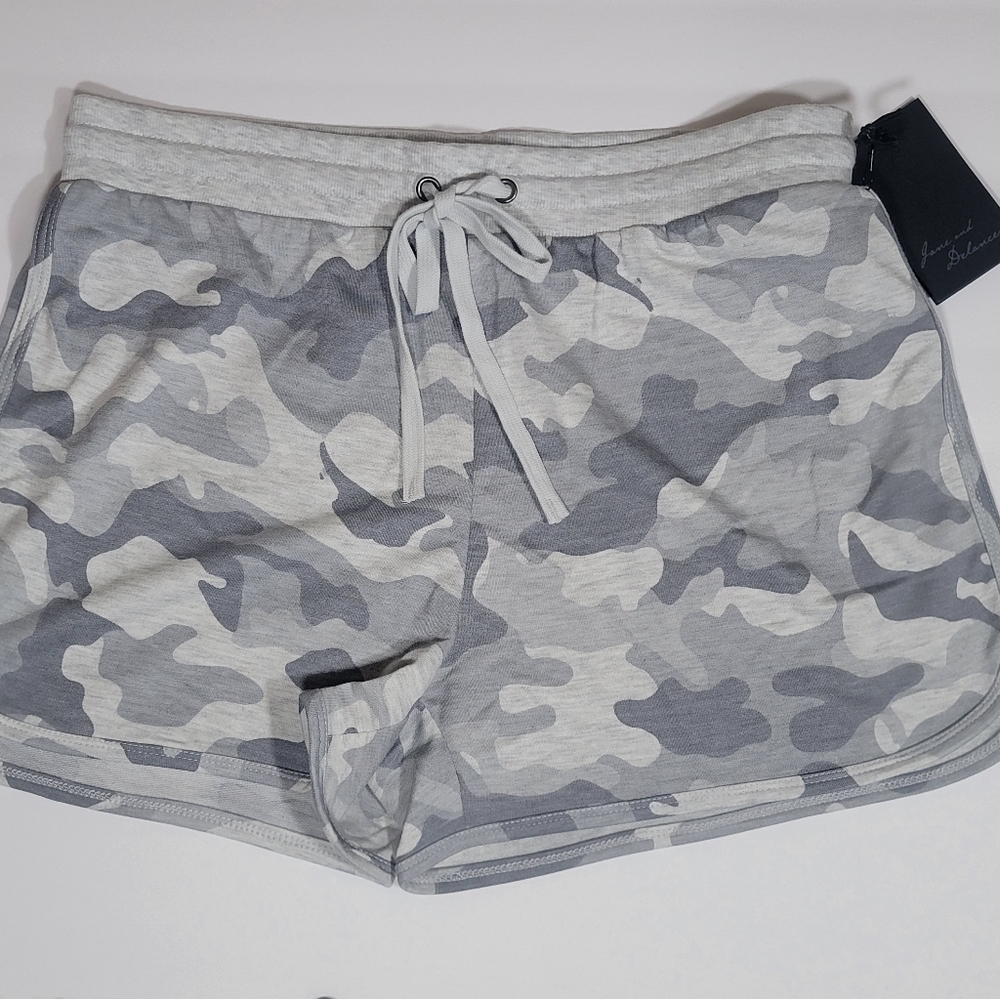 Women's Jane and Delaney camouflage shorts
